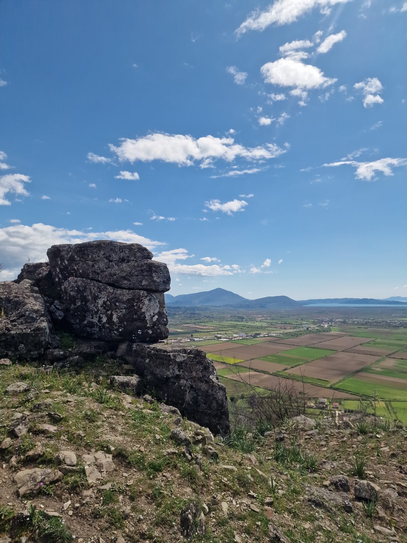 A boulder above the Finiq plains